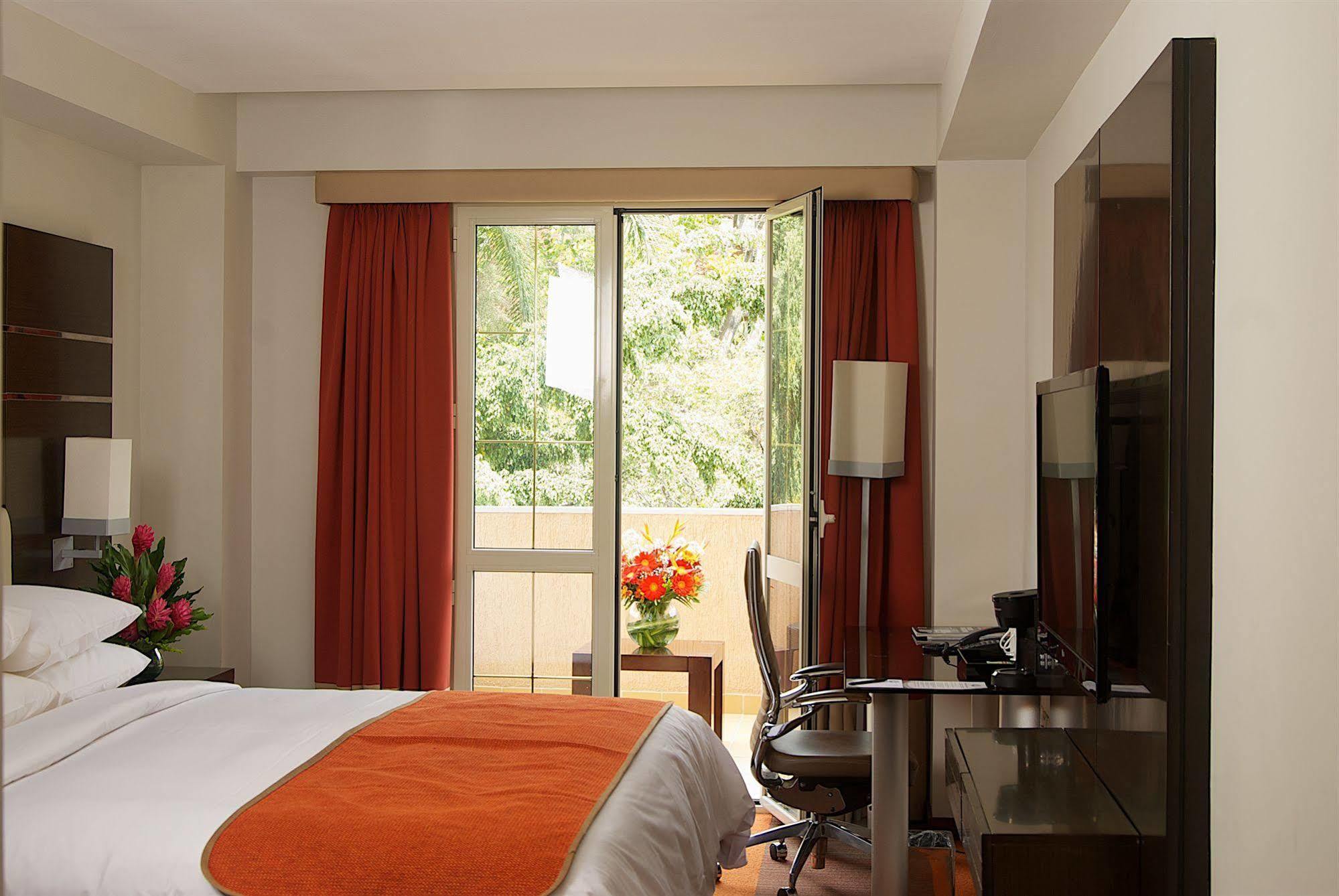 Hotel Altamira Village Caracas Buitenkant foto